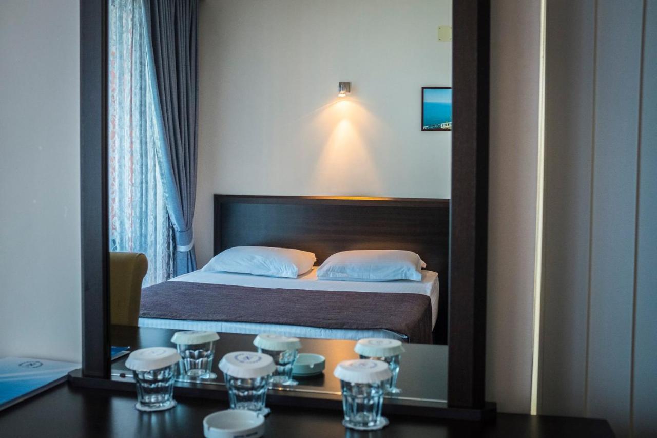 Hotel Neptun クヴァリアティ エクステリア 写真