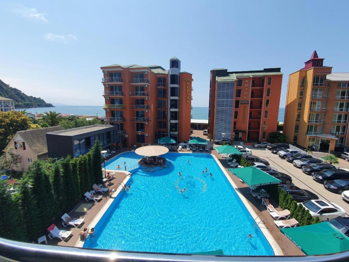 Hotel Neptun クヴァリアティ エクステリア 写真